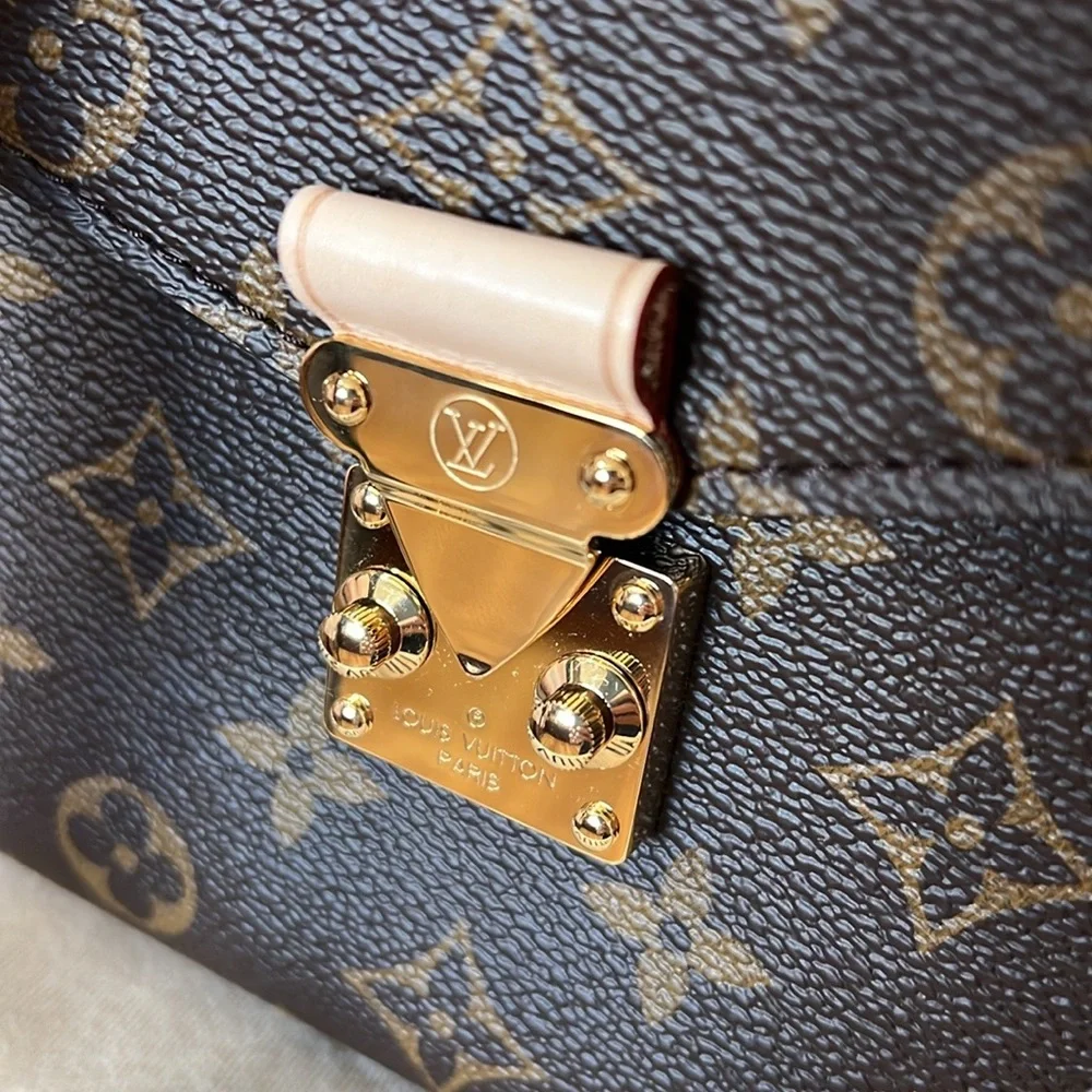 SOLD! Authentic Louis Vuitton Pochette Metis! - Picture 6 of 16